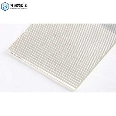 4mm 5mm 6mm 맑은 색상 패턴 유리 / 직물 패턴 유리 평면 닦은 가장자리 작업